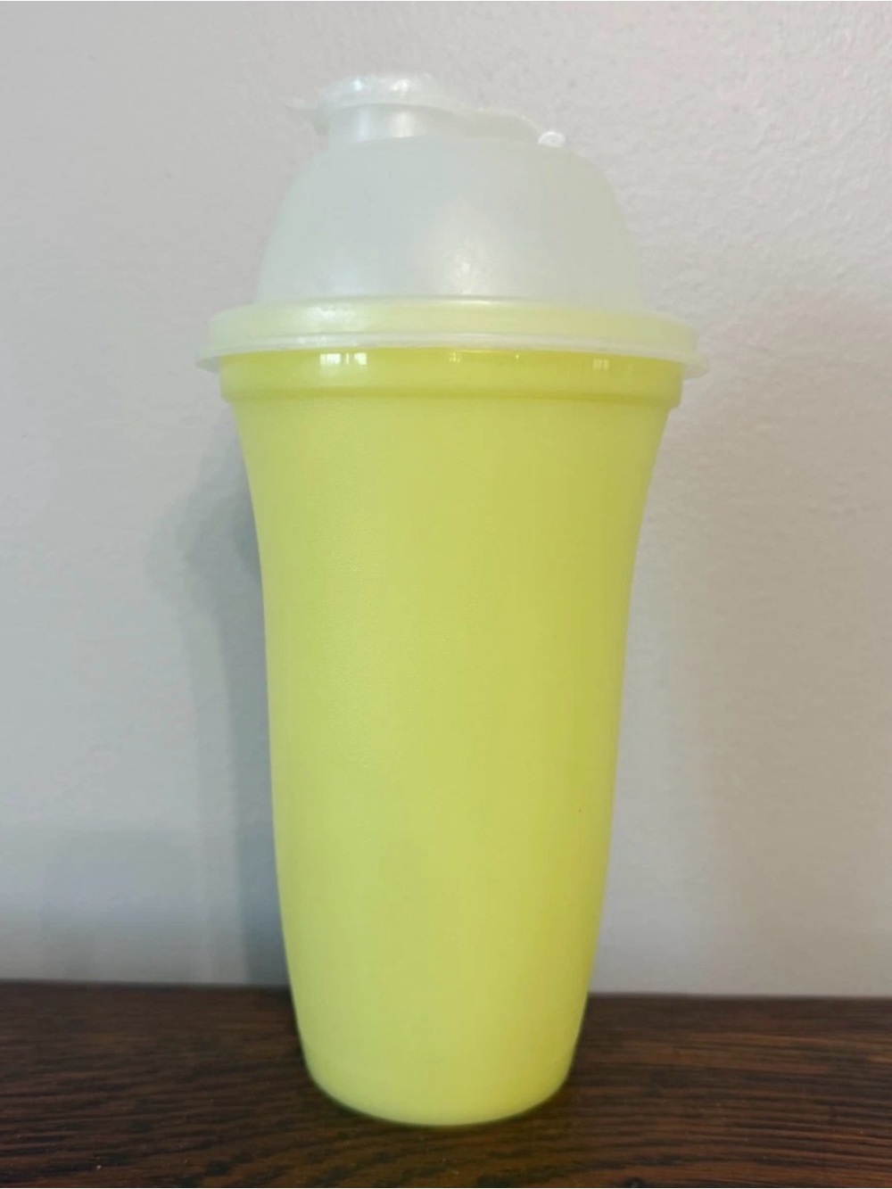 VTG Tupperware Quick Shake Mixer WITH Insert Yellow